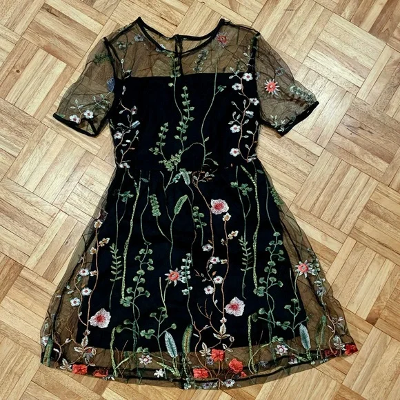 green emerald velvet dress SHEIN Raffinéa 2pcs Set: Lace Embroidered Dress With Corset Waist & Lo |  Dress main image 1